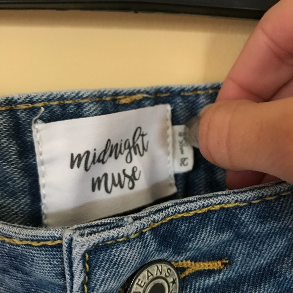 Mom Style Embellished Pearl Distressed Jeans - Picture 5 of 7